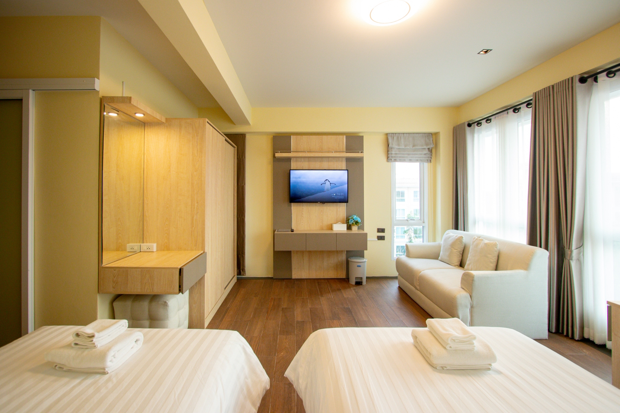 The Chiva khao yai